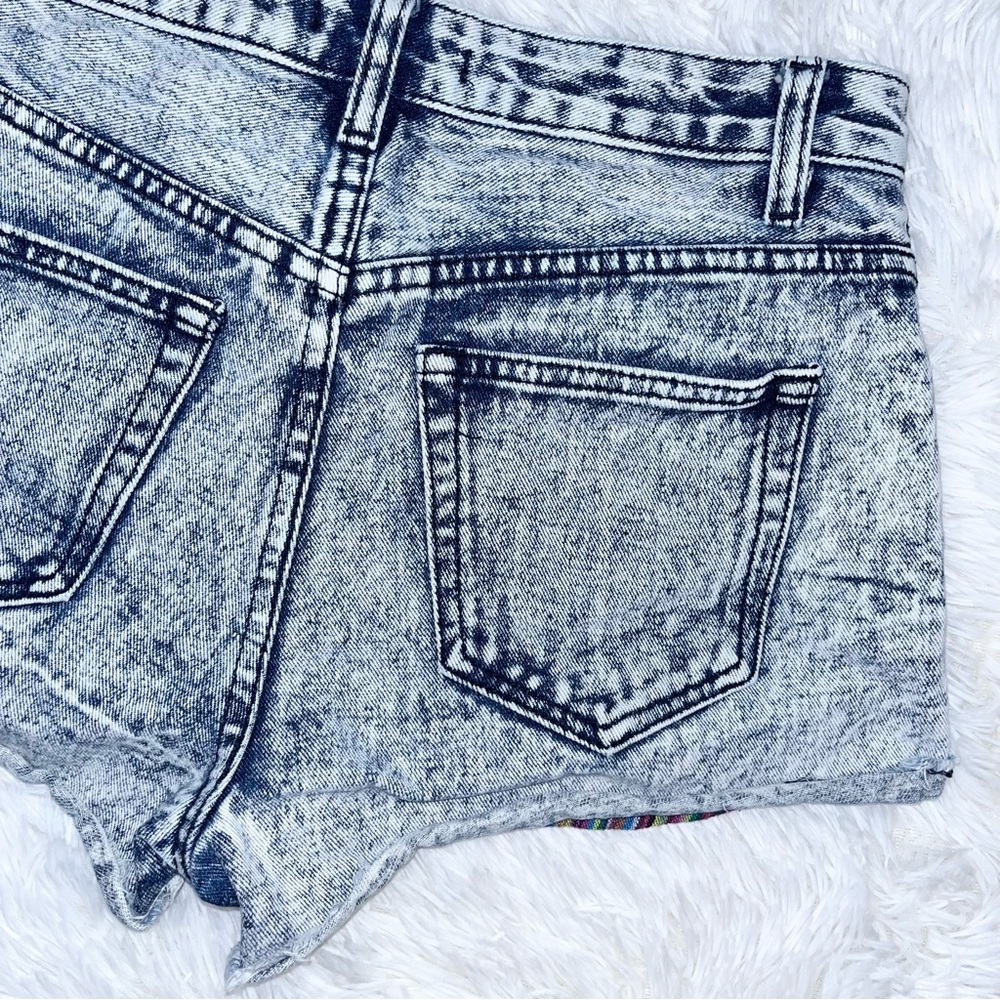 FOREVER 21 Acid Wash Distressed Serape Stripes Blue Denim Jean Shorts 26 - Picture 6 of 10